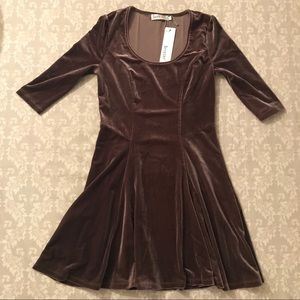 3/4 sleeve velvet dress.